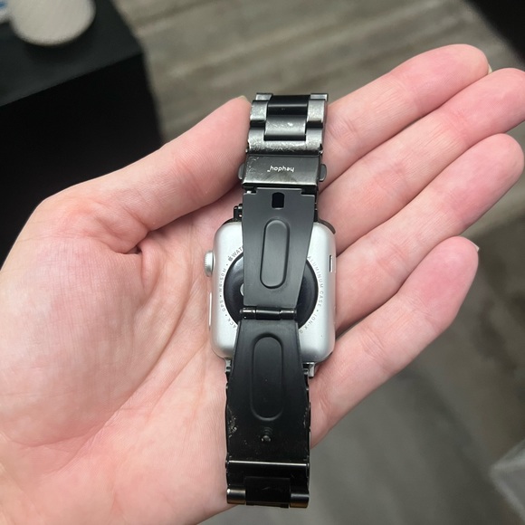 Series 3 Apple iWatch - Picture 3 of 4